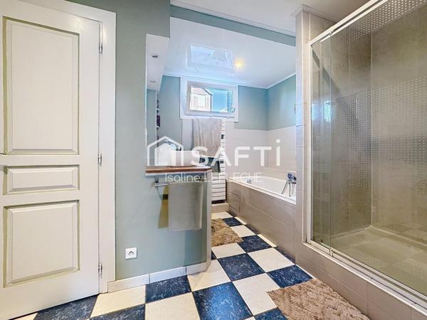 Maison en brique de 150m2 avec garage et dépendances