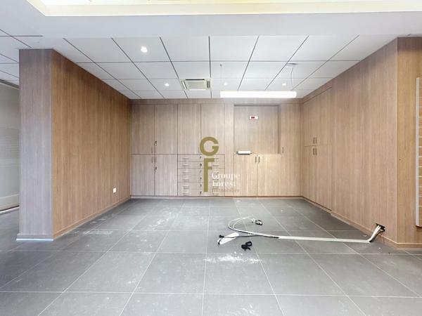 ✨ EMPLACEMENT PREMIUM – LOCAL PROFESSIONNEL 150 m² – CŒUR DE BOUSBECQUE