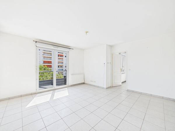 Appartement T2 résidence de standing avec balcon et garage avenue Maurice Faure