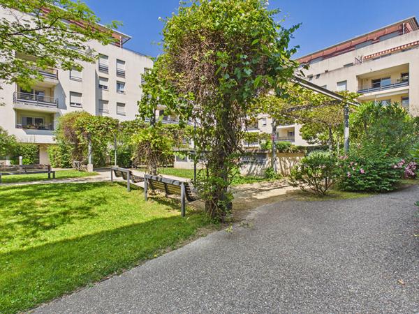 Appartement T2 résidence de standing avec balcon et garage avenue Maurice Faure