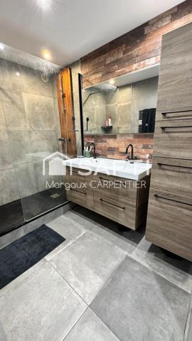 Bel appartement lumineux de 90m² avec balcon.