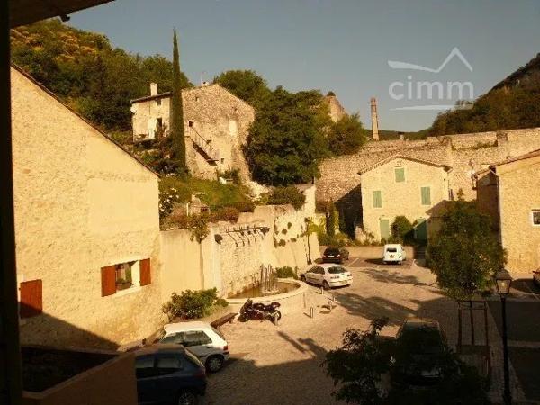 Situé à Cruas, au cœur d'un bassin d'emploi dynamique, découvrez cet immeuble de rapport en monopropriété.
