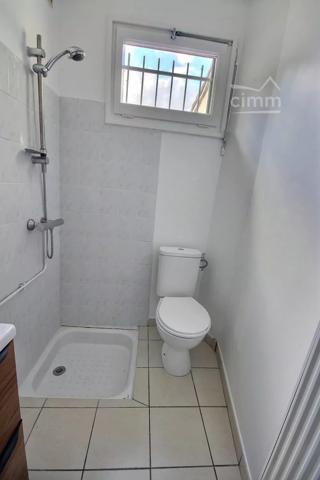 Situé à Cruas, au cœur d'un bassin d'emploi dynamique, découvrez cet immeuble de rapport en monopropriété.