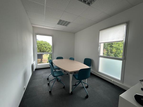 Bureaux à louer à Saint-Nazaire Ouest avec stationnements privatifs