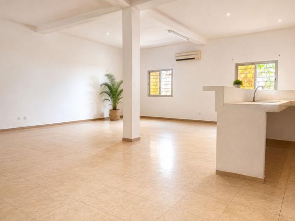 Maison 3 chambres à louer - Somone, proche route principale Somone