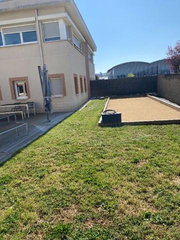 À LOUER : Bureaux de 200 m² divisibles en 2 lots à St JUST ST RAMBERT, limitrophe Andrézieux