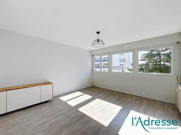 Appartement Laval 4 pièce(s) avec parking et balconnet