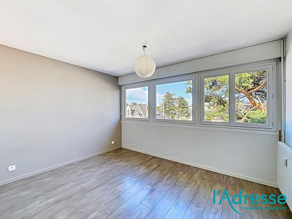 Appartement Laval 4 pièce(s) avec parking et balconnet