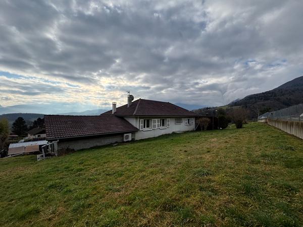 Hauteurs de la Motte Servolex, maison avec vue dégagée sur les Montagnes