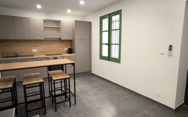 Maison à vendre    2 pièces • 58 m2 Saint-Gilles