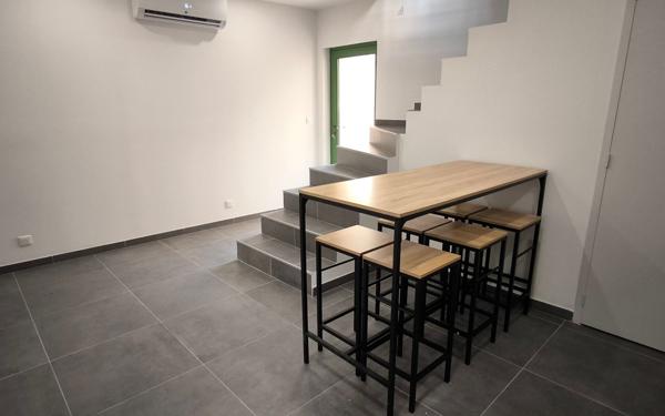 Maison à vendre    2 pièces • 58 m2 Saint-Gilles