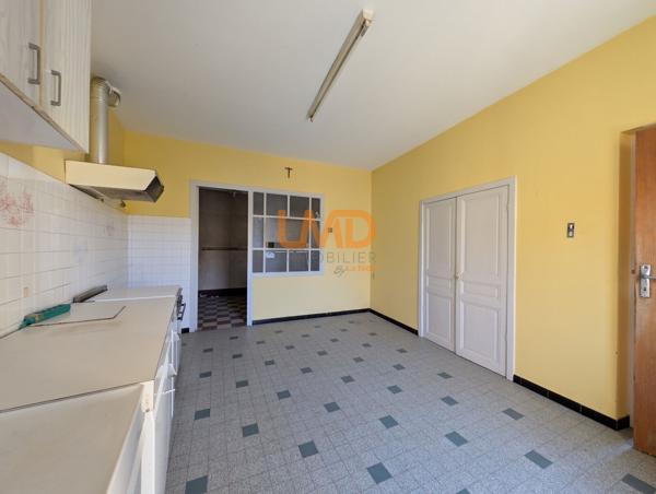 Maison de ville à rénover, fort potentiel.