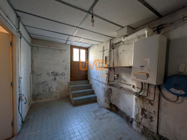 Maison de ville à rénover, fort potentiel.