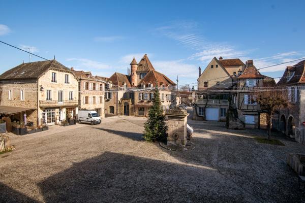 Maison historique sur la Place des Consuls - Bretenoux Bretenoux