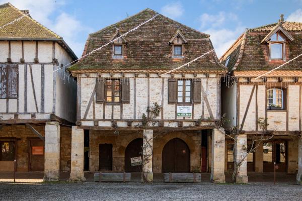 Maison historique sur la Place des Consuls - Bretenoux Bretenoux