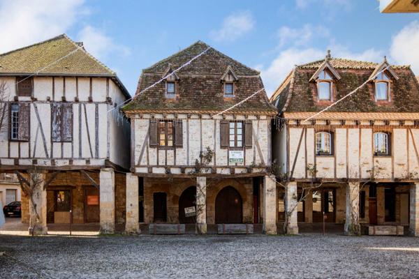 Maison historique sur la Place des Consuls - Bretenoux Bretenoux