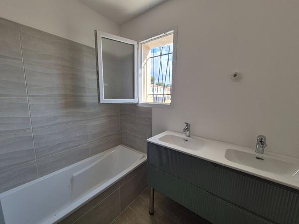 Location maison Lançon-Provence - 4 pièce(s) - 94 m² - 1 700 €/mois