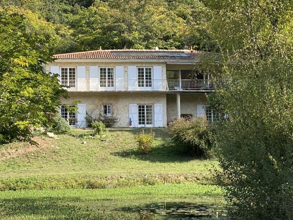 PROPRIETE avec 1,6HA Angouleme