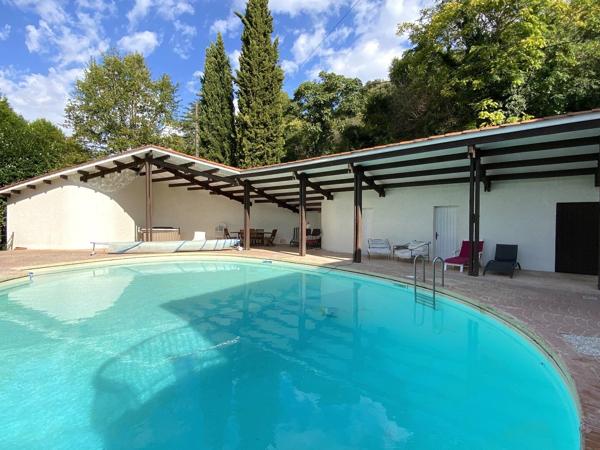 PROPRIETE avec 1,6HA Angouleme