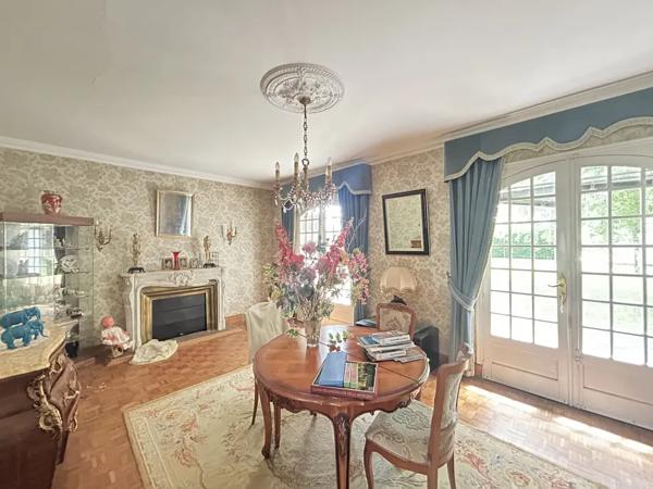 Maison en pierre plein pied, proche des commodités et de la
