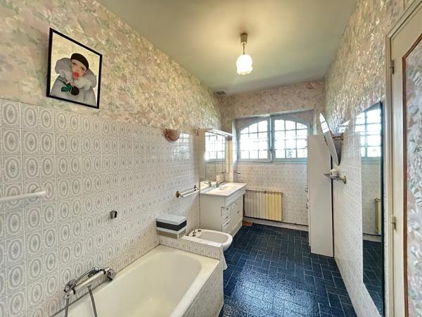 Maison en pierre plein pied, proche des commodités et de la