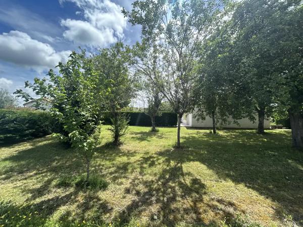 Maison en pierre plein pied, proche des commodités et de la