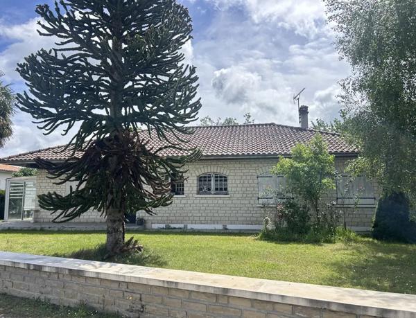 Maison en pierre plein pied, proche des commodités et de la