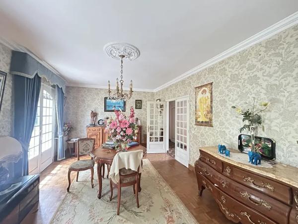Maison en pierre plein pied, proche des commodités et de la