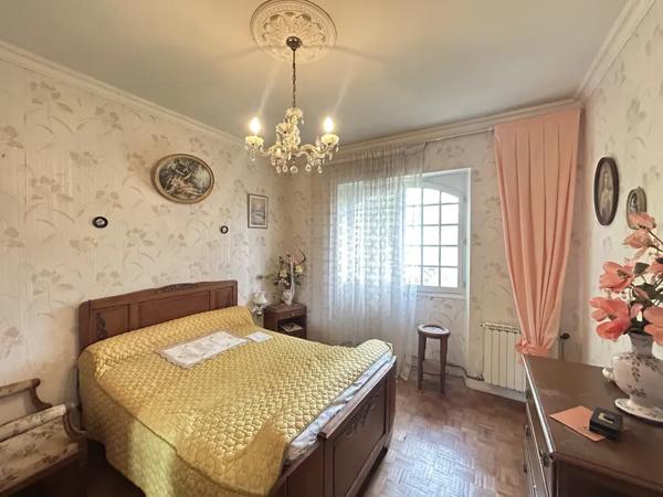 Maison en pierre plein pied, proche des commodités et de la