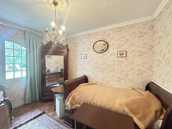 Maison en pierre plein pied, proche des commodités et de la
