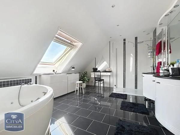 Maison à louer 5 pièces 155.05m² Duisans (62161)