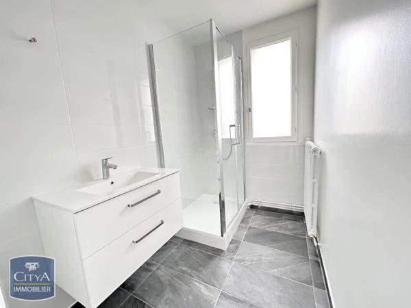 Appartement à louer 3 pièces 72.01m² Saint-Pierre-des-Corps (37700)