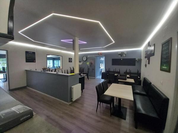 MURS BAR RESTAURANT EN PLEINE NATURE SUR UN TERRAIN DE 14 000 M²