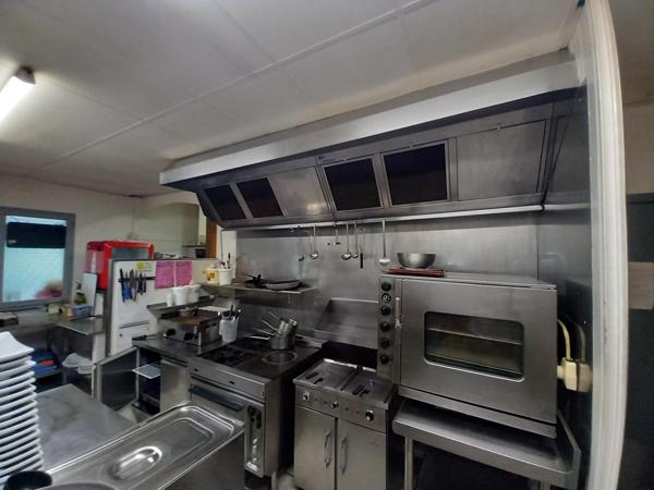 MURS BAR RESTAURANT EN PLEINE NATURE SUR UN TERRAIN DE 14 000 M²