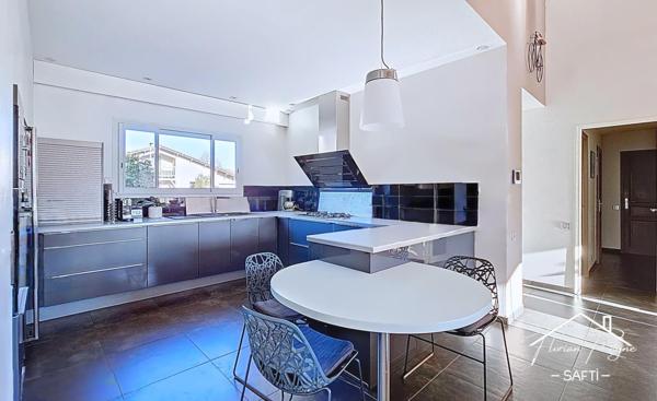 Blanquefort – Maison de plain-pied avec grande pièce de vie, piscine et garage