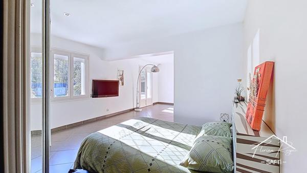 Blanquefort – Maison de plain-pied avec grande pièce de vie, piscine et garage