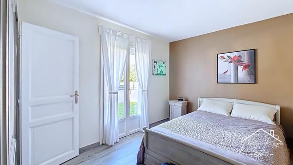 Blanquefort – Maison de plain-pied avec grande pièce de vie, piscine et garage