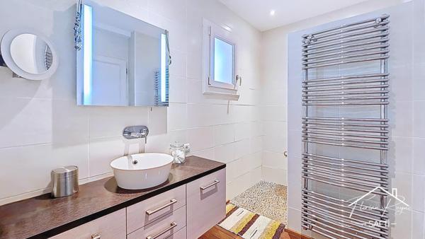 Blanquefort – Maison de plain-pied avec grande pièce de vie, piscine et garage