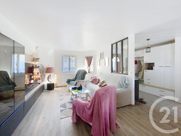 Maison à vendre  4 pièces - 97 m2 ST PIERRE LES NEMOURS - 77