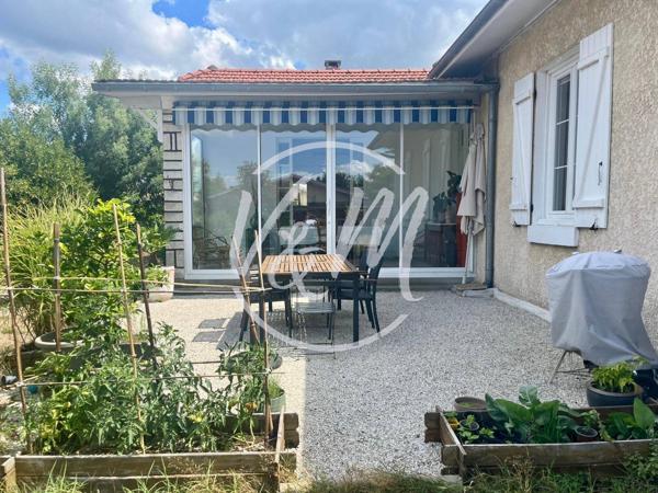 Maison à vendre Audenge- Maison familiale de plain-pied rénovée avec 4 chambres, jardin d'environ 880 m² et potentiel piscine à Audenge proche centre et écoles Audenge