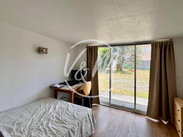 Maison à vendre Audenge- Maison familiale de plain-pied rénovée avec 4 chambres, jardin d'environ 880 m² et potentiel piscine à Audenge proche centre et écoles Audenge