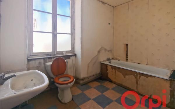 Maison à vendre    4 pièces • 155 m2 Bessais-le-Fromental