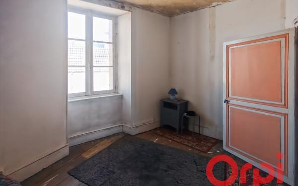 Maison à vendre    4 pièces • 155 m2 Bessais-le-Fromental