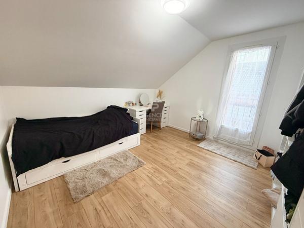 Maison Vaureal 5 pièce(s) €316 000 ** - Référence 2244