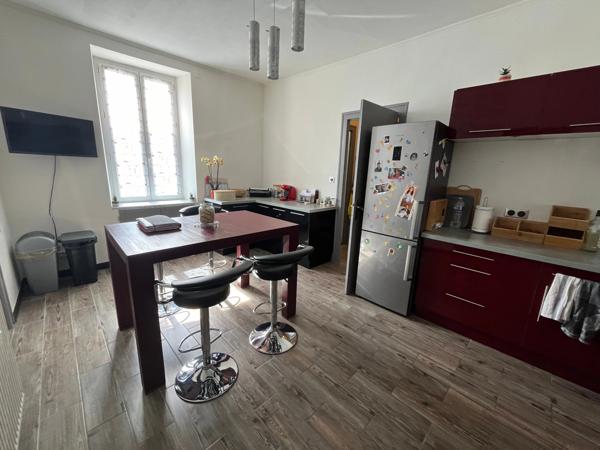 LUCON QUARTIER MARCHE COUVERT ET PISCINE MAISON DE CARACTERE BOURREE DE CHARME AVEC ANNEXES ET PATIO