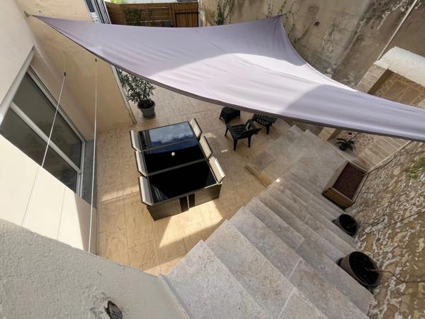 LUCON QUARTIER MARCHE COUVERT ET PISCINE MAISON DE CARACTERE BOURREE DE CHARME AVEC ANNEXES ET PATIO