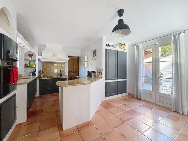 Maison T5 avec studio indépendant, piscine et garage - Gréasque (13850)