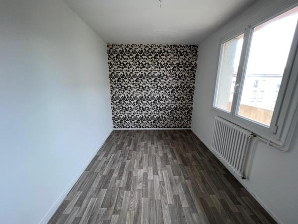 Appartement avec 3 chambres, garage.