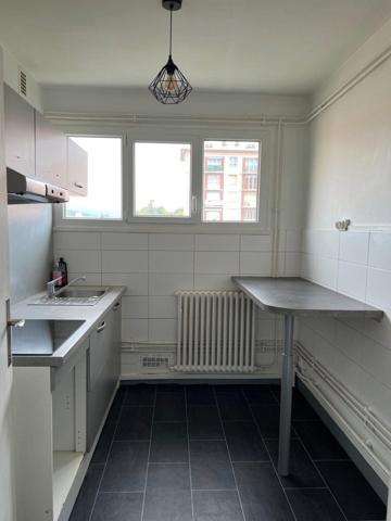 Appartement avec 3 chambres, garage.