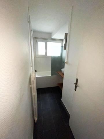 Appartement avec 3 chambres, garage.